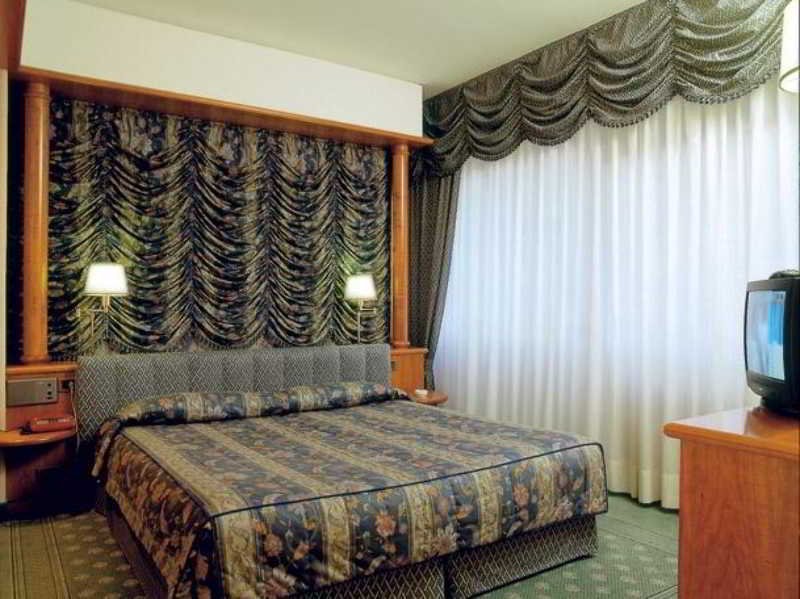 Фото Crystal Hotel Varese