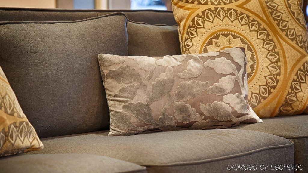 Фото Best Western Plus Hilltop Inn