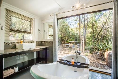 Фото Old Mill Lodge, Working Ostrich Farm & Restaurant, Oudtshoorn