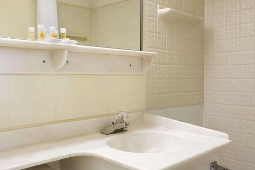 Фото Days Inn & Suites by Wyndham Lebanon Pa