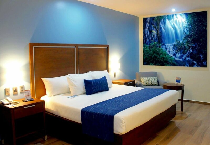 Гостиница Comfort Inn Monterrey Norte