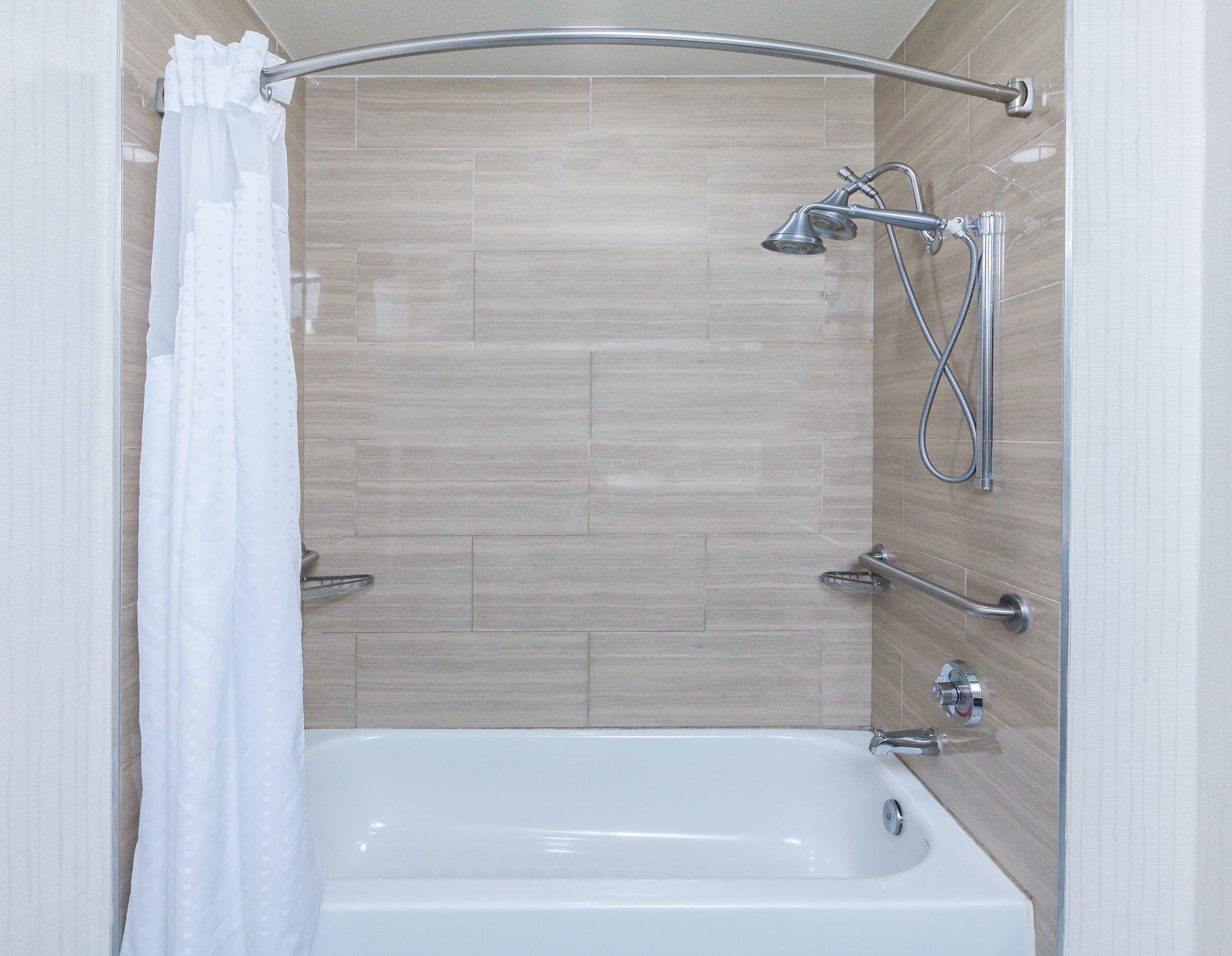 Фото Holiday Inn Express Hotels & Suites East Houston, an Ihg Hotel