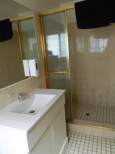 Фото Miami Shore Apartments & Motel