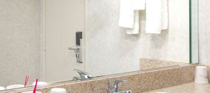 Фото Travelodge by Wyndham Long Beach Convention Center