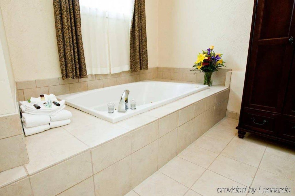 Фото Embassy Suites by Hilton Charleston Historic District