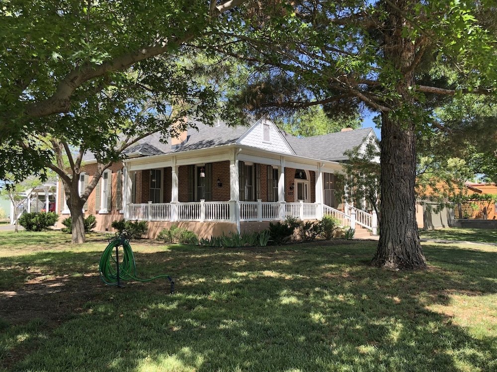 Фото Alpine Bed and Breakfast