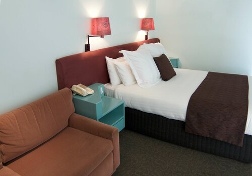 Гостиница SureStay Hotel by Best Western The Clarence on Melville