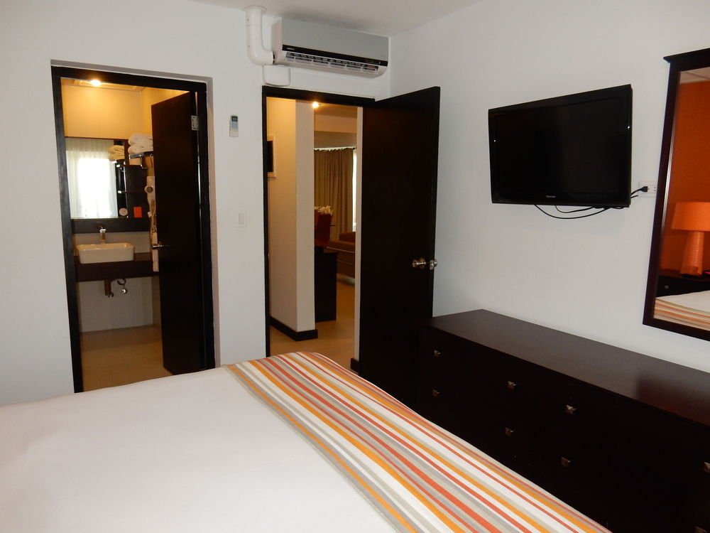 Фото Talk of the Town Hotel and Beach Club