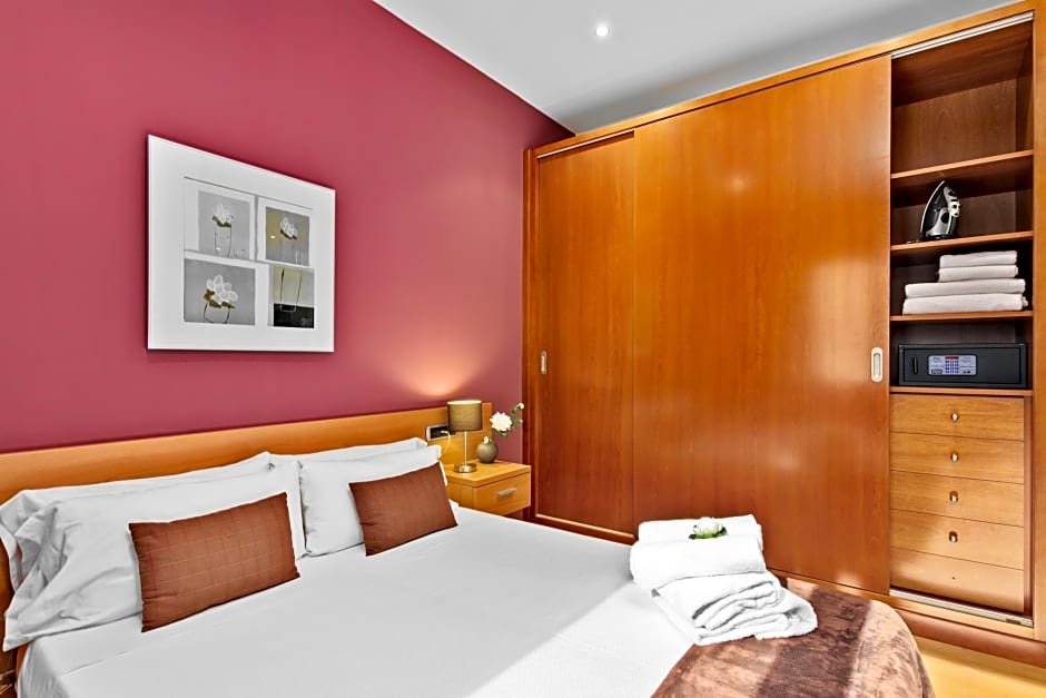 Фото Fisa Rentals Ramblas Apartments