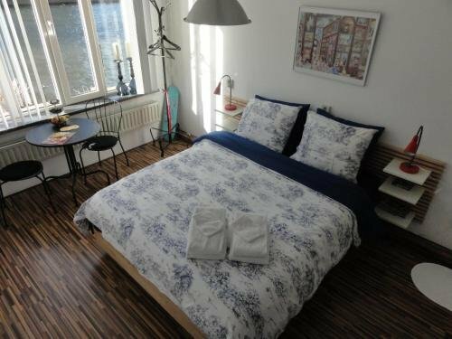 Гостиница Bed and Breakfast Amsterdam West в Амстердаме
