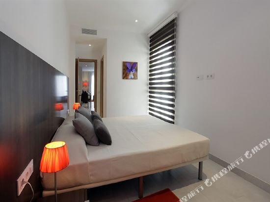 Фото Fisa Rentals Les Corts Apartments