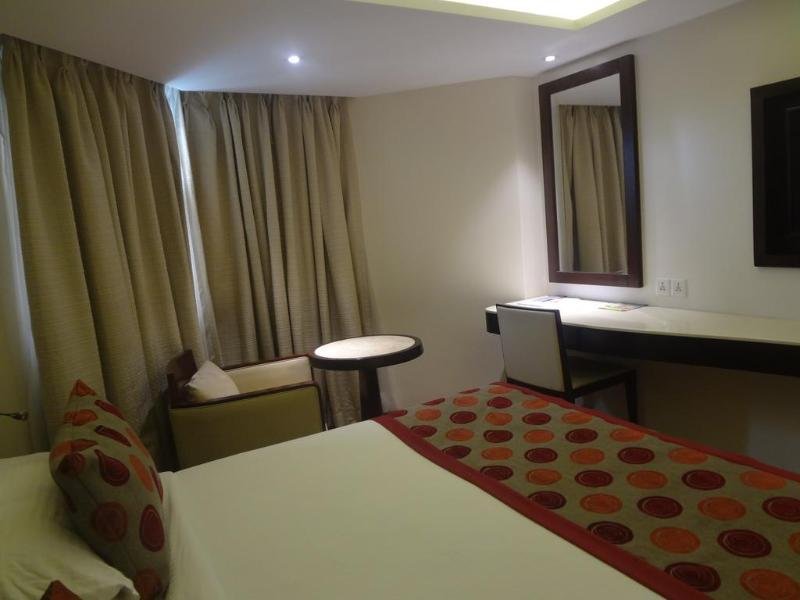Фото Ramee Guestline Hotel Juhu