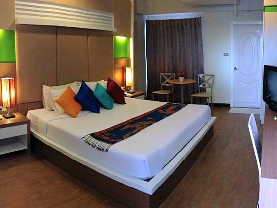 Фото Charoenchit House