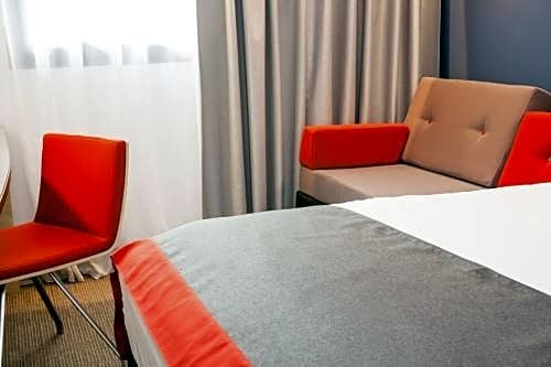 Фото Holiday Inn Express Toulouse Airport