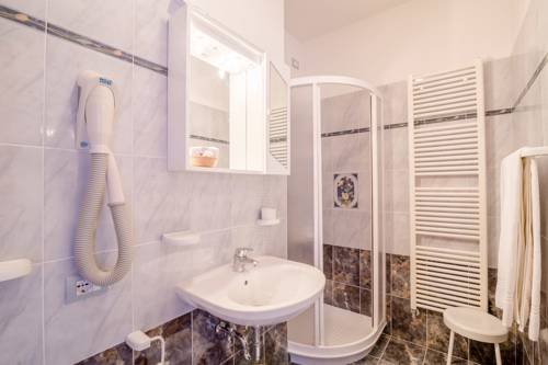 Фото Albergo Genzianella