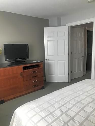 Фото Crescent Suites Hotel