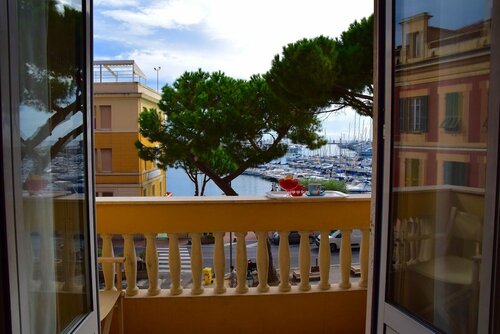 Апартаменты Sunrise Apartment Seaview в Империи