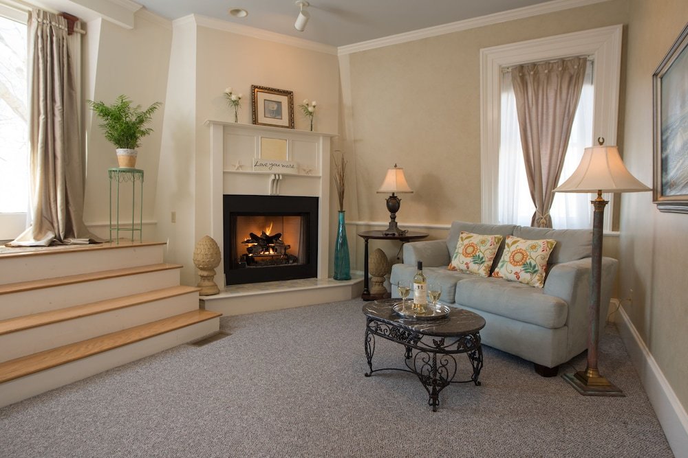 Фото Captain Farris House