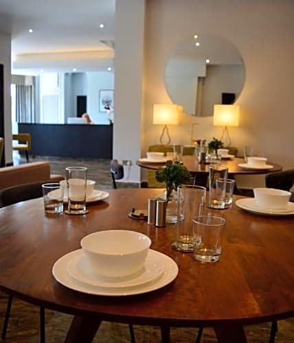 Фото Q8 Boutique Hotel