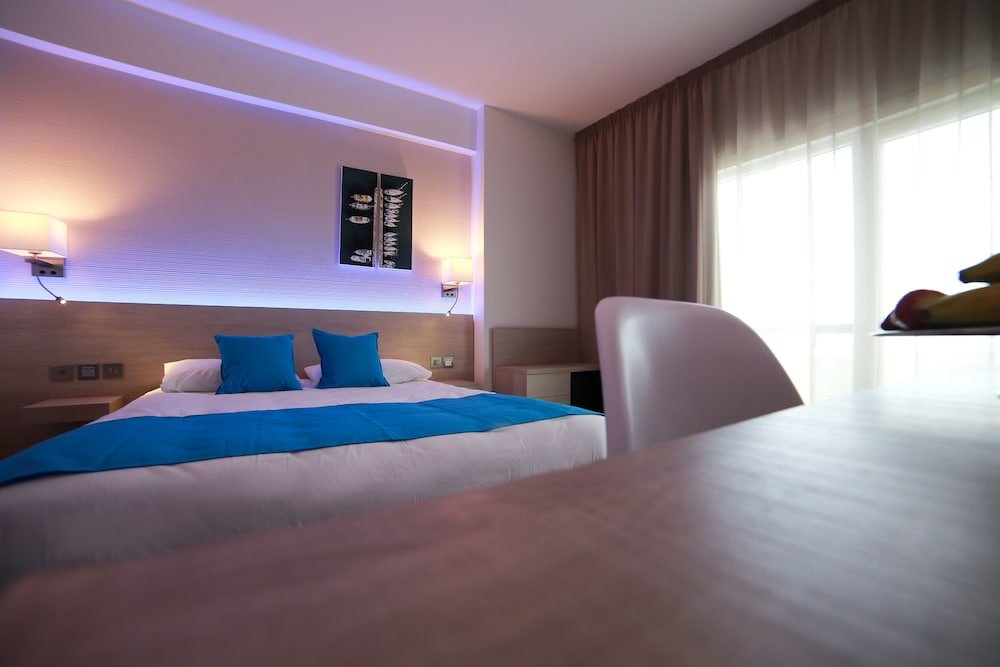 Фото Les Palmiers Boutique Beach Hotel and Luxury Apartments