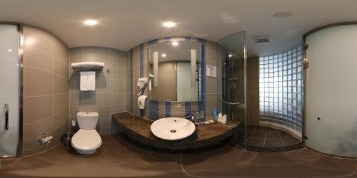 Фото Holiday Inn Express Qingdao West Coast, an Ihg Hotel