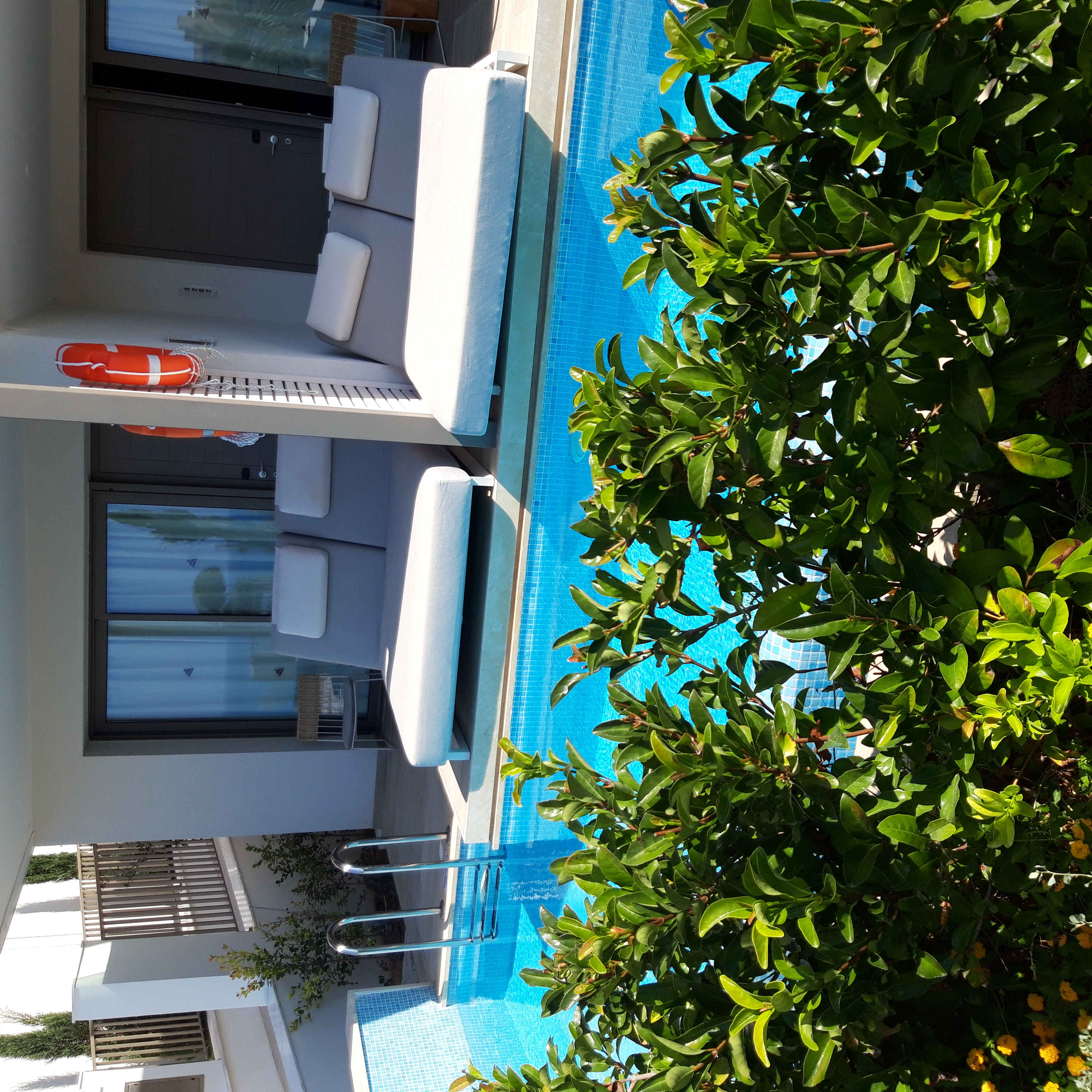 Фото Vrachia Beach Hotel & Suites - Adults only