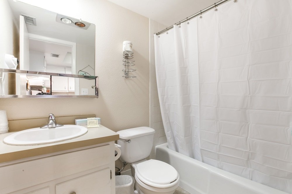 Фото Hideaway Waterfront Resort & Hotel