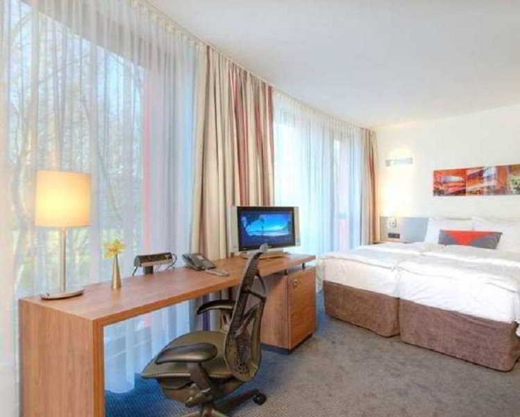 Фото Хилтон Гарден Инн Штутгарт Неккарпарк