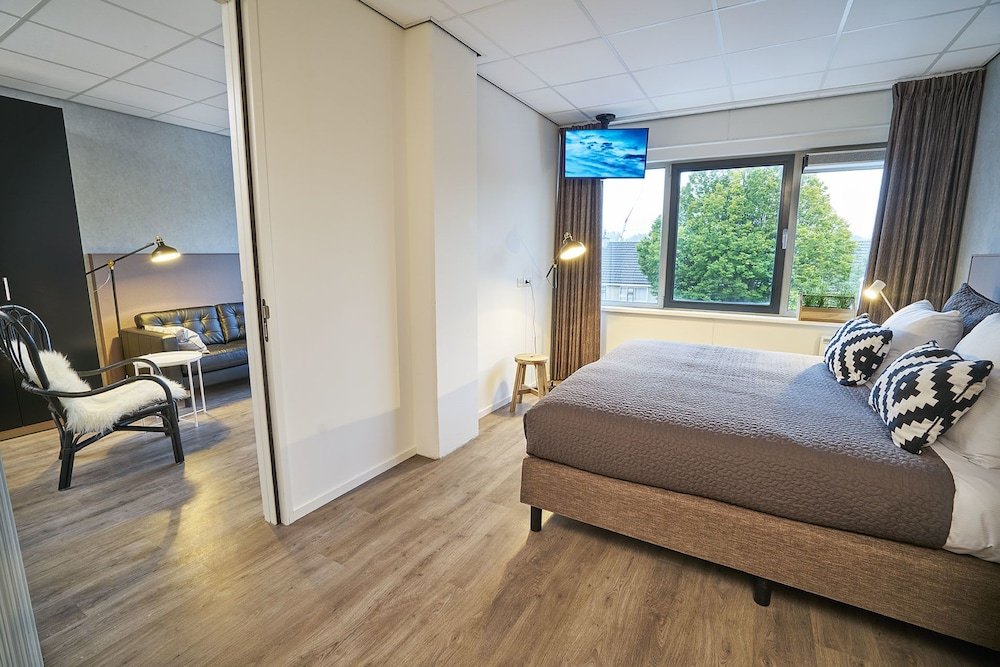 Фото Amrath Apart-Hotel Schiphol Badhoevedorp