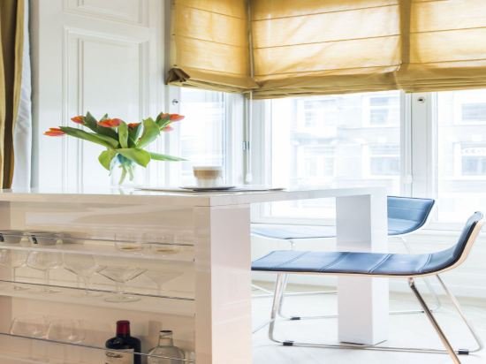 Фото The Amsterdam Canal Hotel