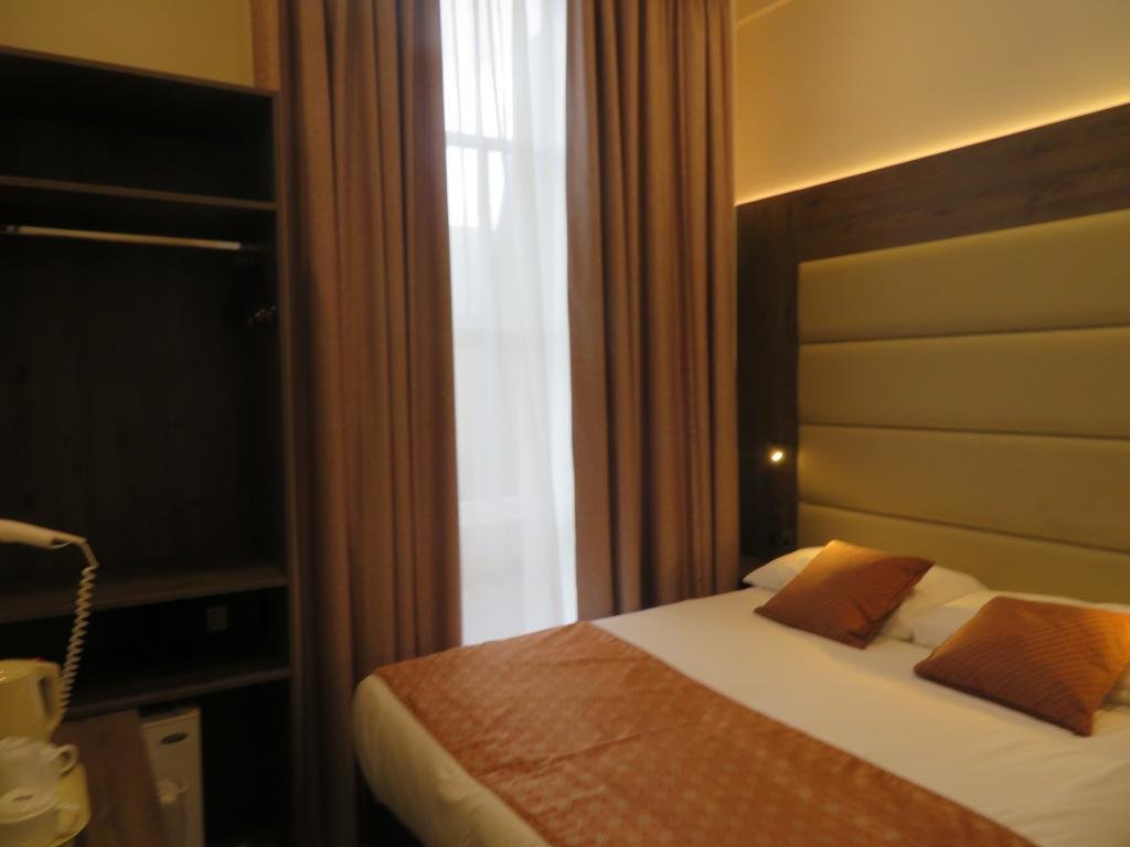 Фото Glendale Hyde Park Hotel