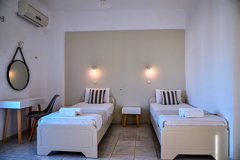 Фото Iraklis Studios & Apartments