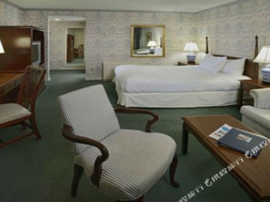 Фото Avon Old Farms Hotel