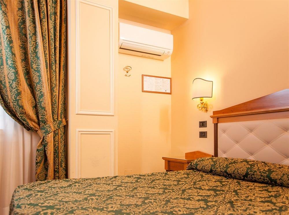 Фото Touring Hotel