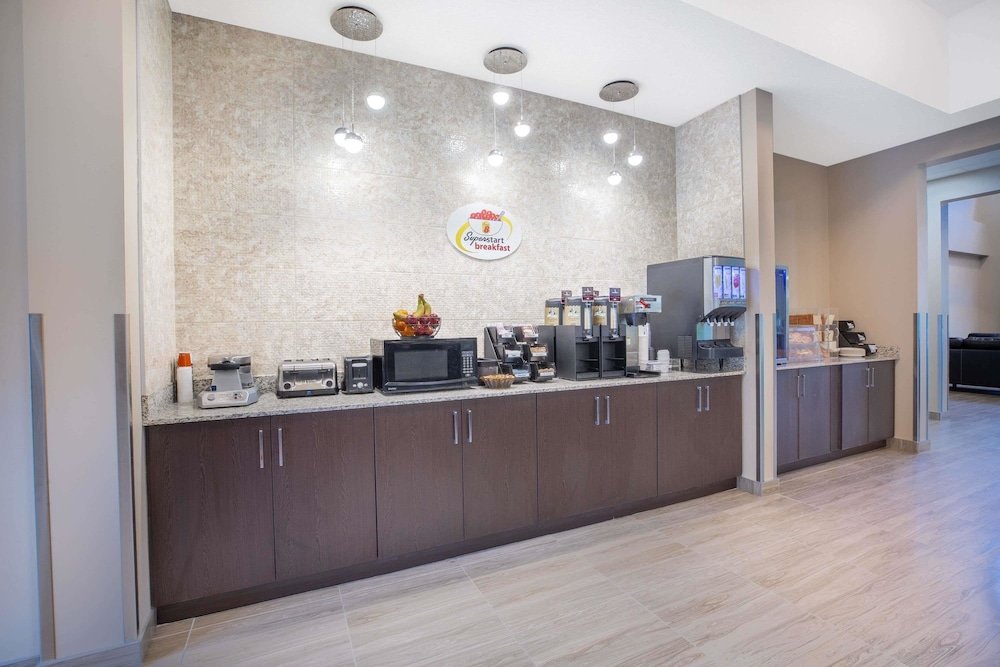 Фото Super 8 by Wyndham Canmore