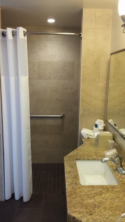 Фото Newport Channel Inn