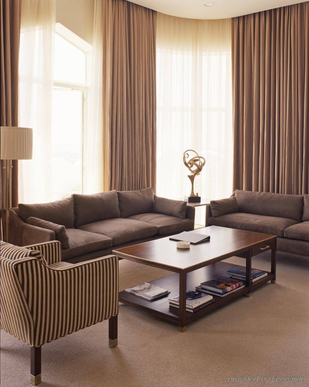 Фото Sunset Tower Hotel