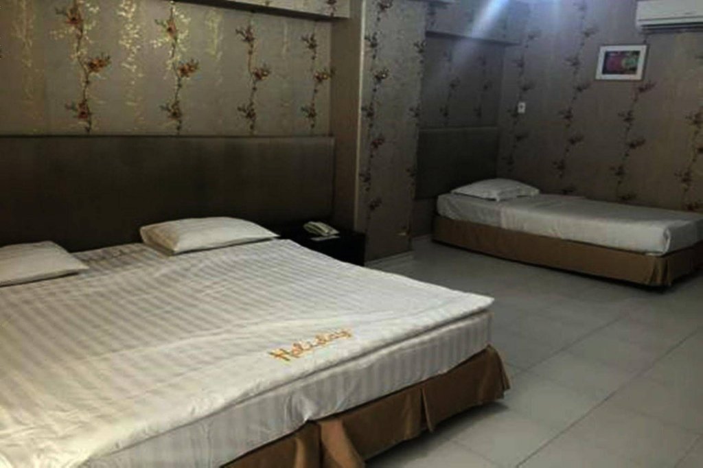 Фото Holiday Hotel