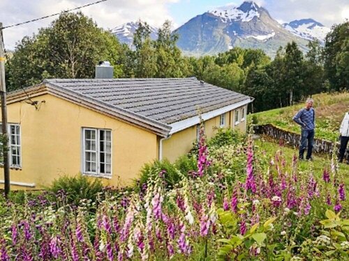 Жильё посуточно 6 Person Holiday Home in Stranda