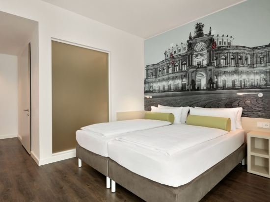 Фото Super 8 by Wyndham Augsburg