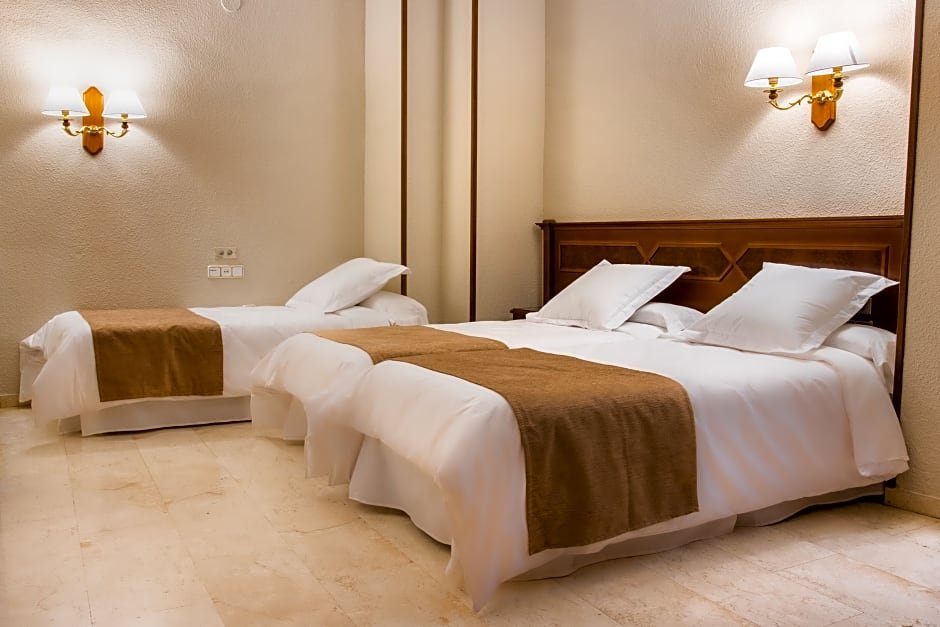 Фото Отель Reina Cristina