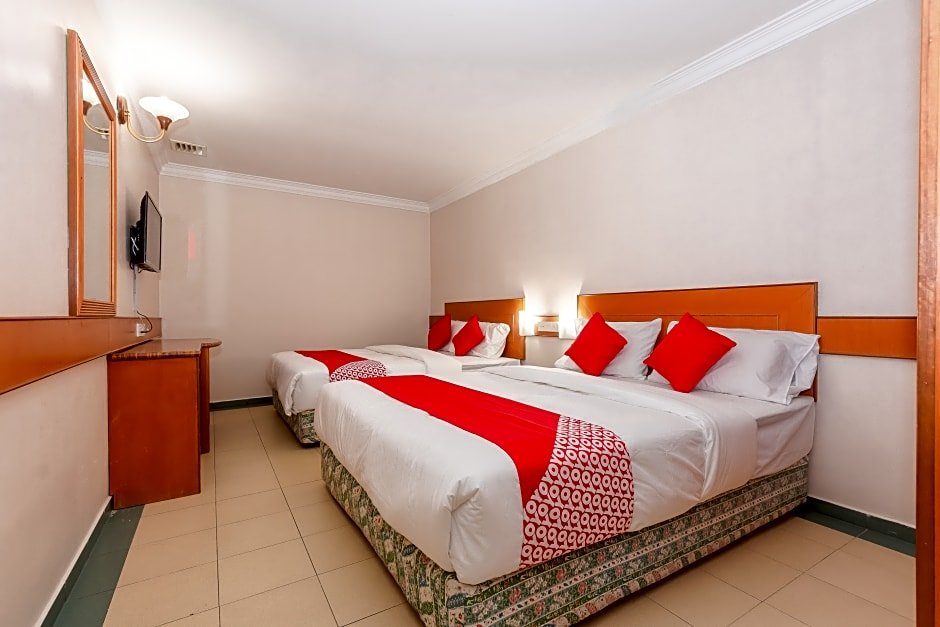 Фото Oyo 764 Hotel Famous Inn