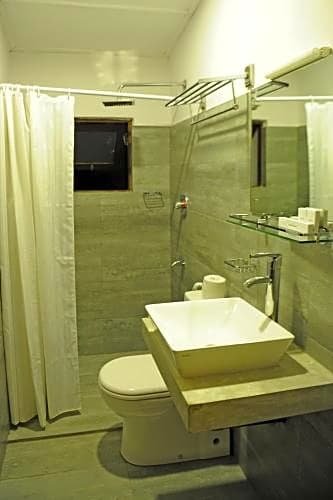 Фото Oyo 103 Lavinia Villa