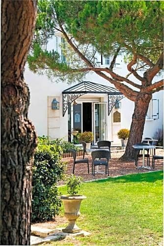 Внешний вид отеля Hôtel des Châteaux в Азе-ле-Ридо, фото 3