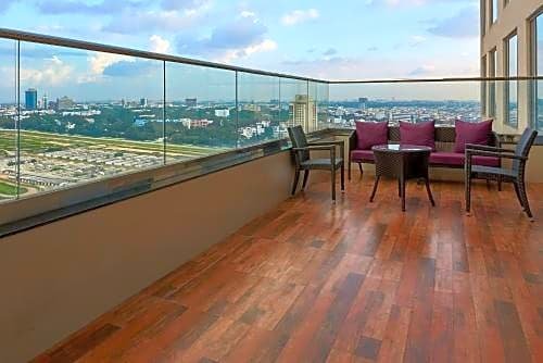 Фото Renaissance Bengaluru Race Course Hotel