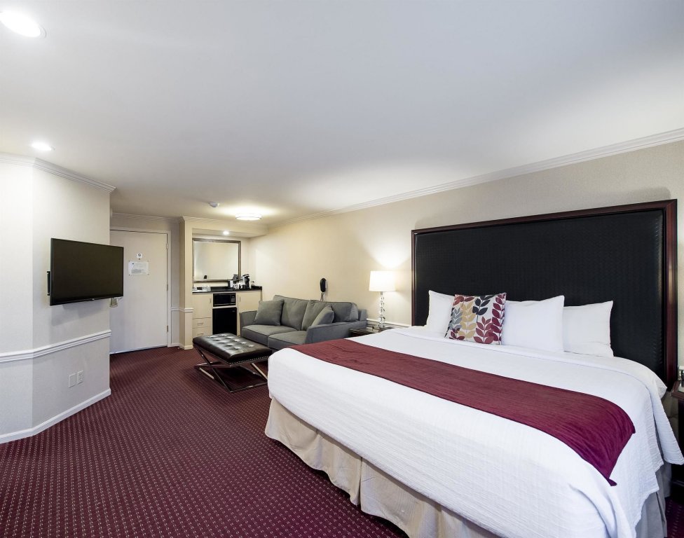 Фото Wingate by Wyndham Bellingham Heritage Inn