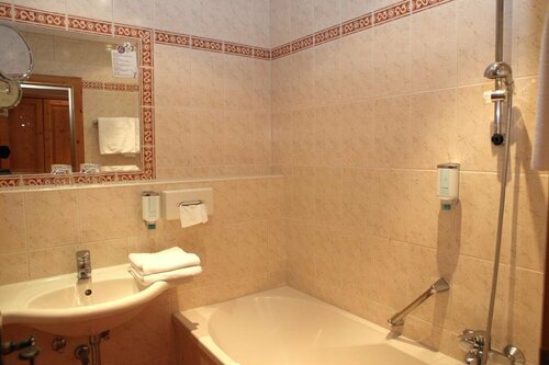 Внешний вид отеля Sperlhof в Виндишгарстене, фото 2