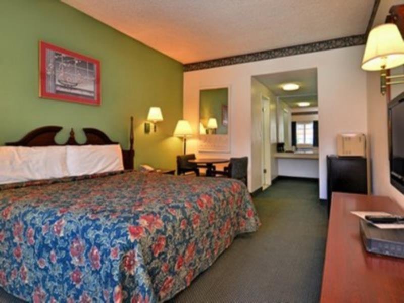 Фото Rodeway Inn near Melrose Ave