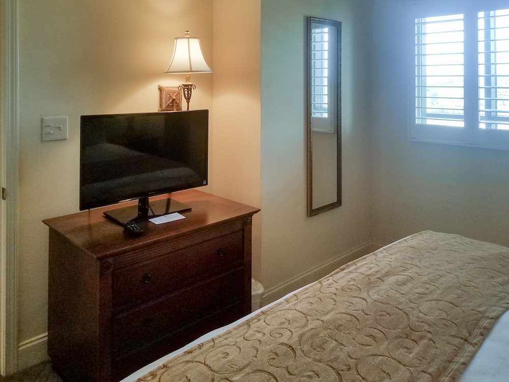 Фото 6000 N Ocean Blvd Condo Unit 808 2 Bedrooms 1 Bathroom Condo