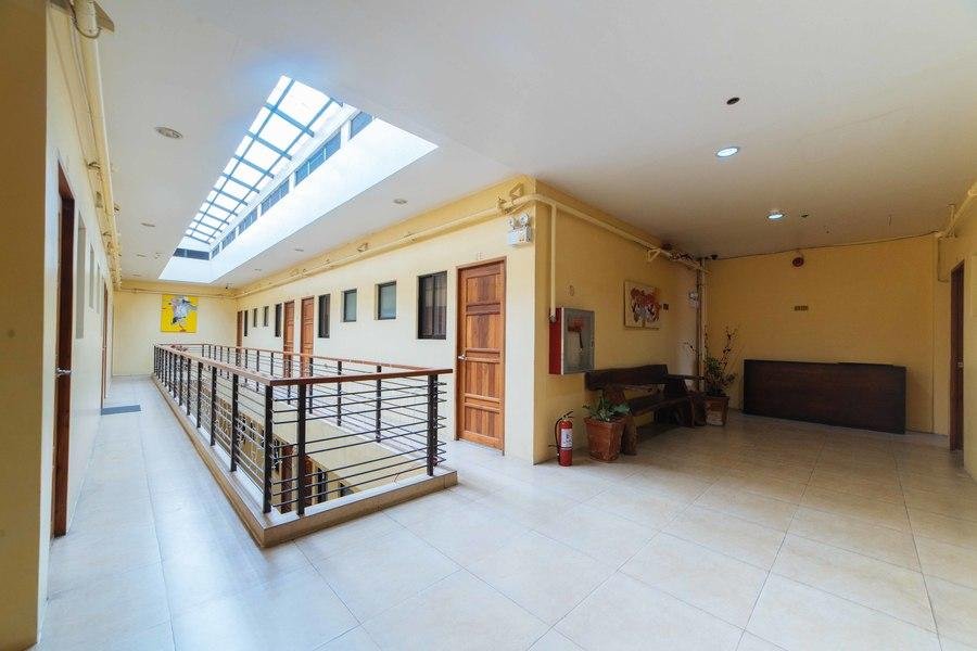 Фото RedDoorz near New Government Center